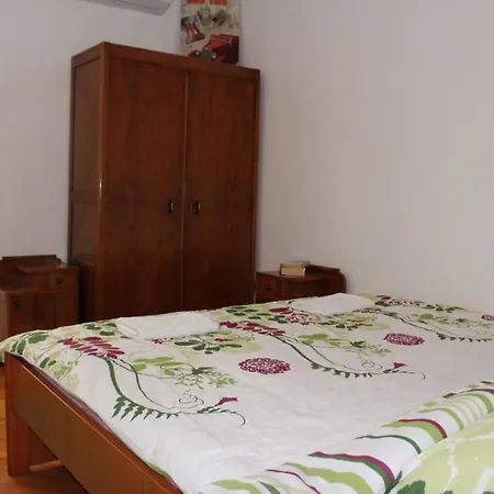Gugily- Triple With Shared Bathroom And City View Apartman *