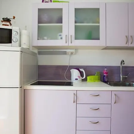 Gugily- Triple With Shared Bathroom And City View *
